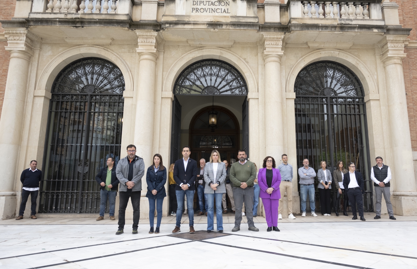 La Diputació de Castelló guarda un minut de silenci per les víctimes de la DANA que ha assolat la província de València