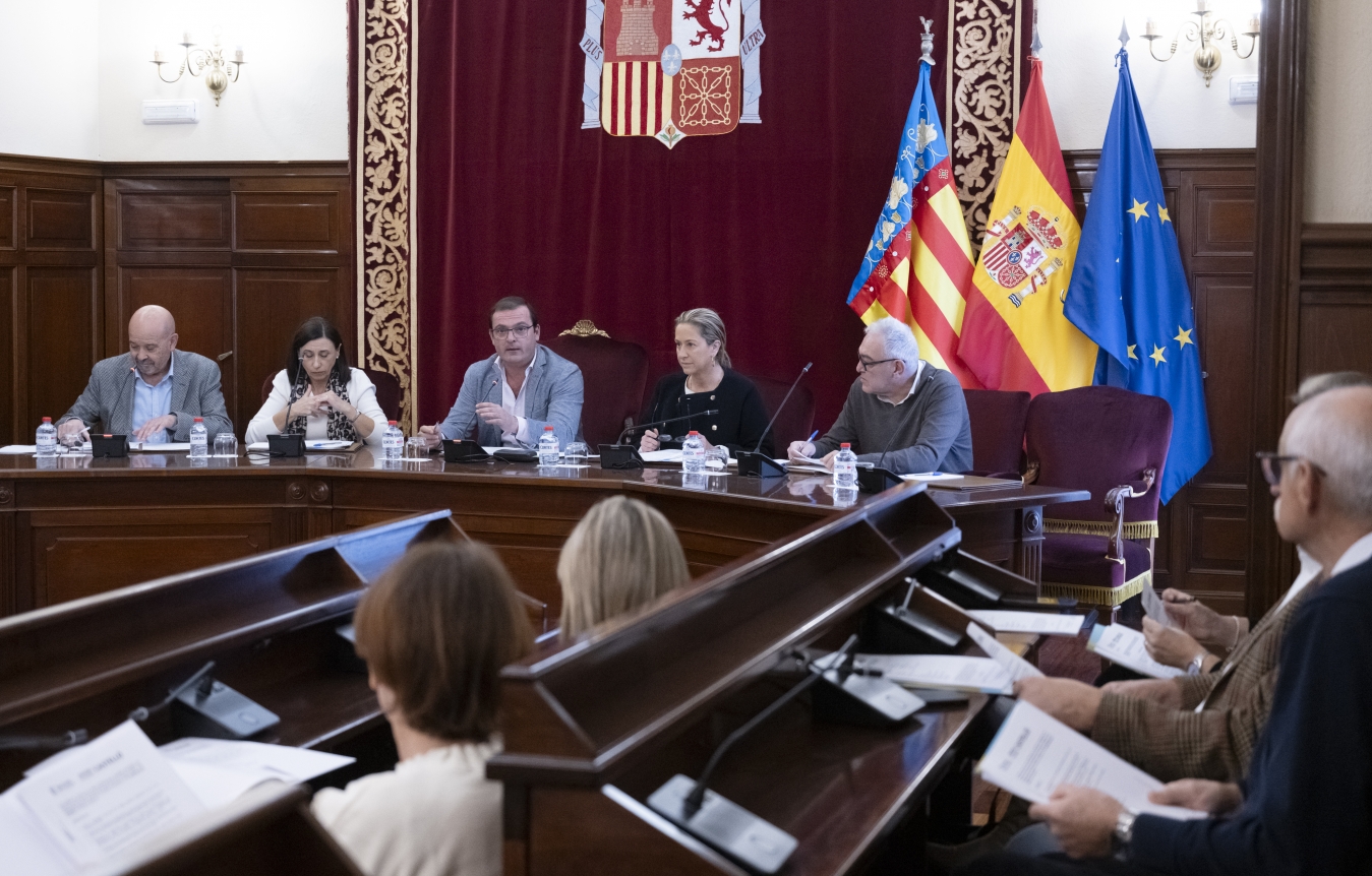 La Diputación reafirma su apuesta por embellecer y dinamizar las calles de Morella con la concesión de 32.670 euros en ayudas a entidades sin ánimo de lucro por la decoración del 55 Sexenni-copia