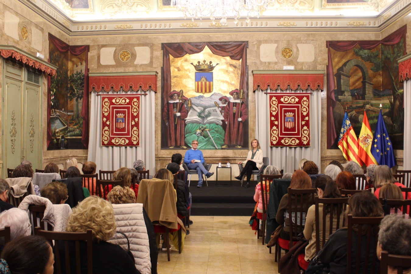 La periodista Cristina Morató presenta en la Diputació de Castelló les gestes i assoliments femenins de les grans dones que van governar el món