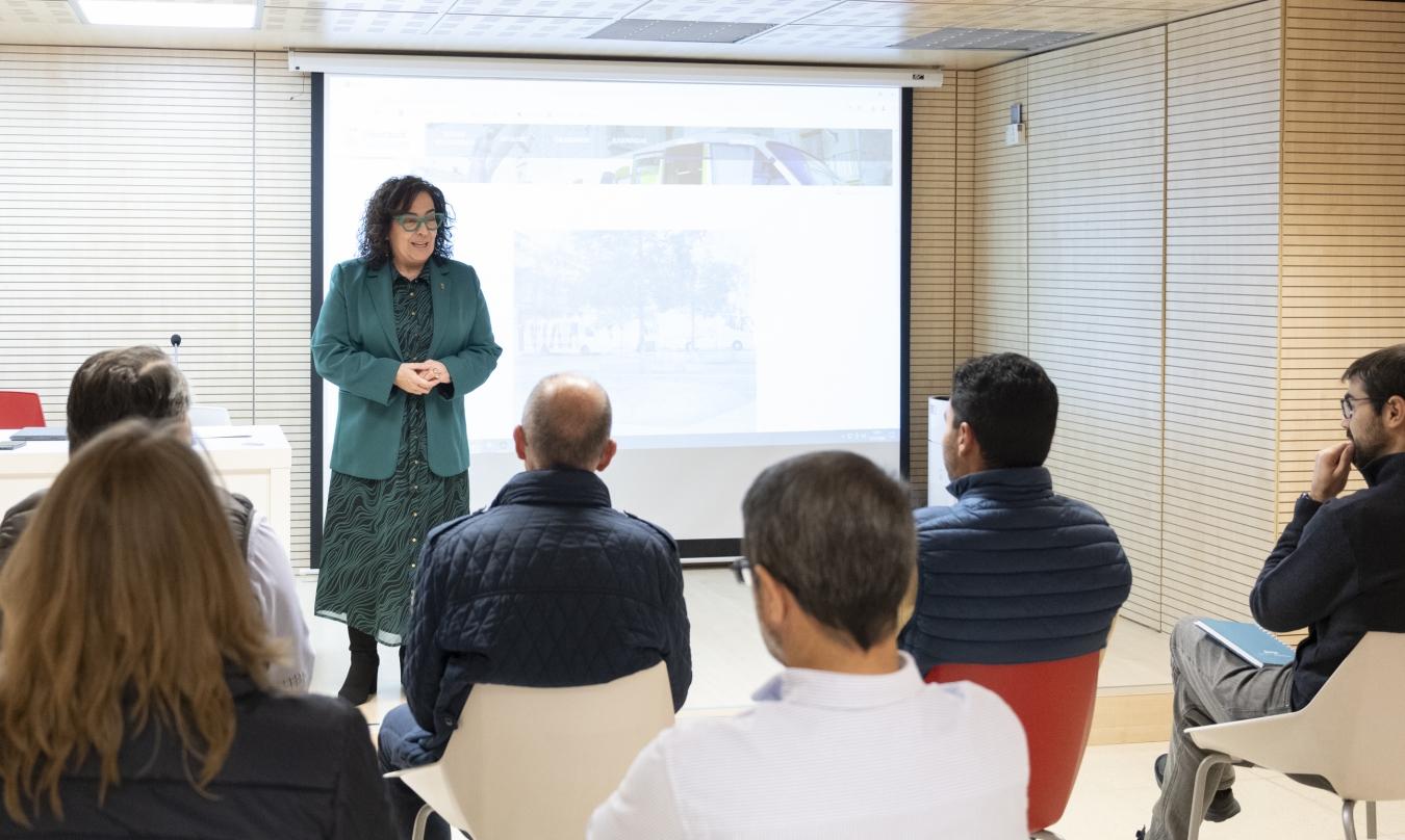 La Diputació de Castelló amplia el servei de Bibliobús per a acostar la lectura als veïns dels 91 municipis de menys de 1.000 habitants de la província