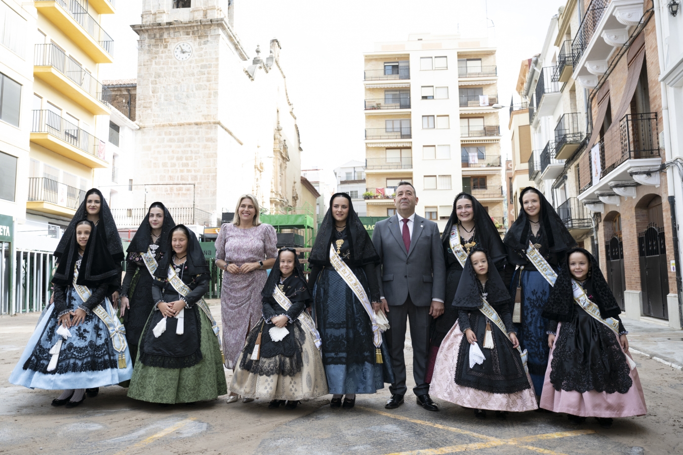 Marta Barrachina acompanya als veïns i veïnes de Llucena en la festivitat de San Miguel Arcàngel